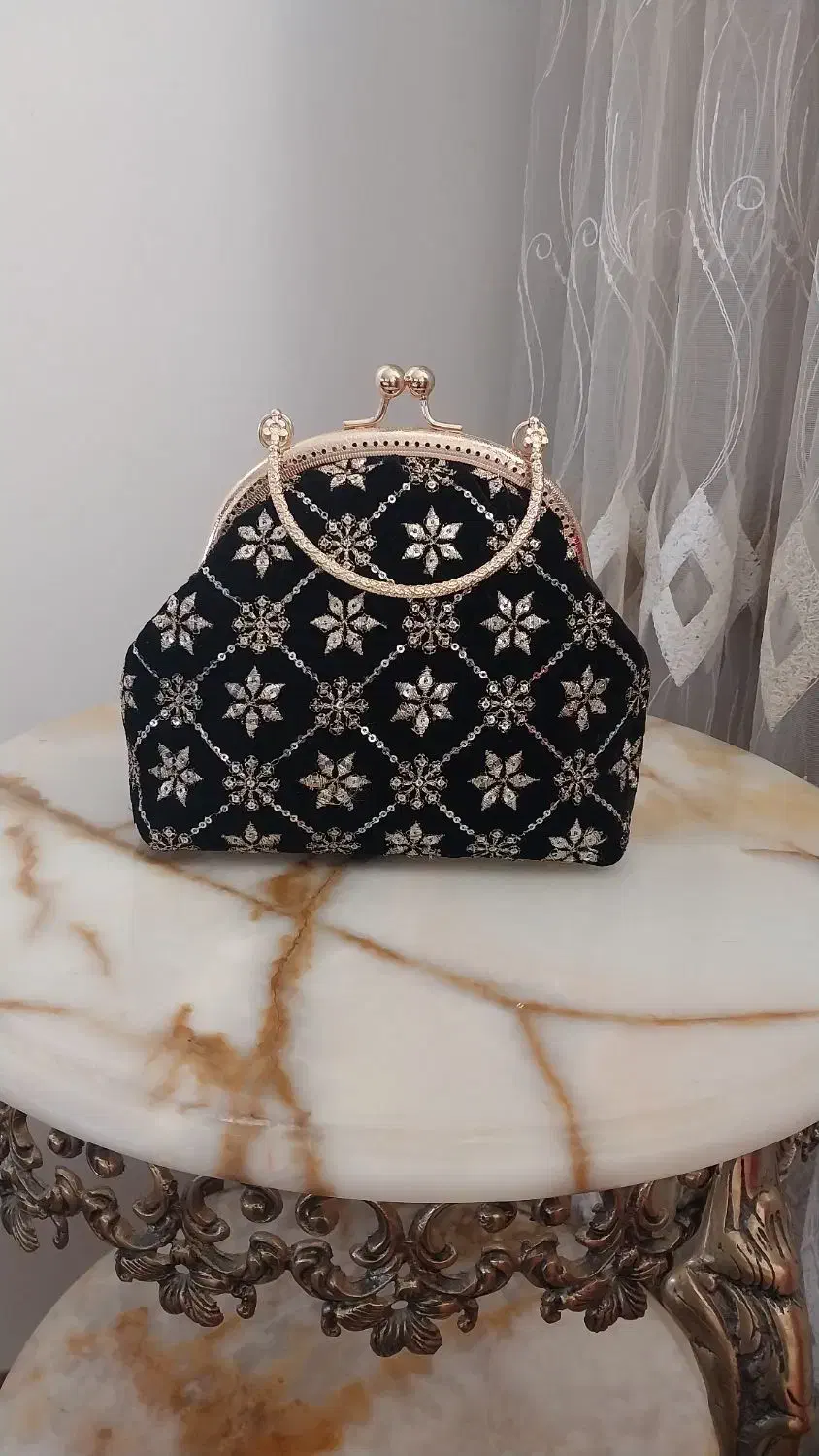 کیف مجلسی|کیف، کفش، کمربند|چالدران, |دیوار