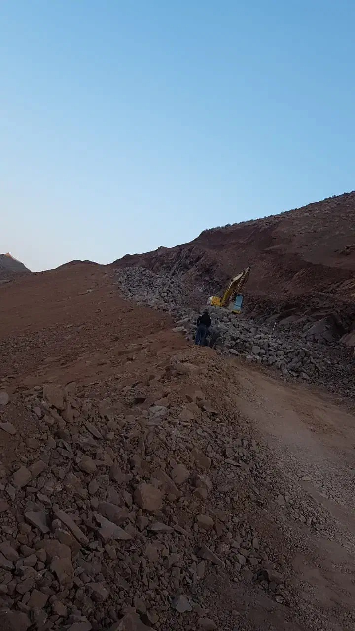 ۲۴هکتار معدن سنگ قرمز کیلان|فروش دفتر صنعتی، کشاورزی، تجاری|دماوند, دماوند|دیوار