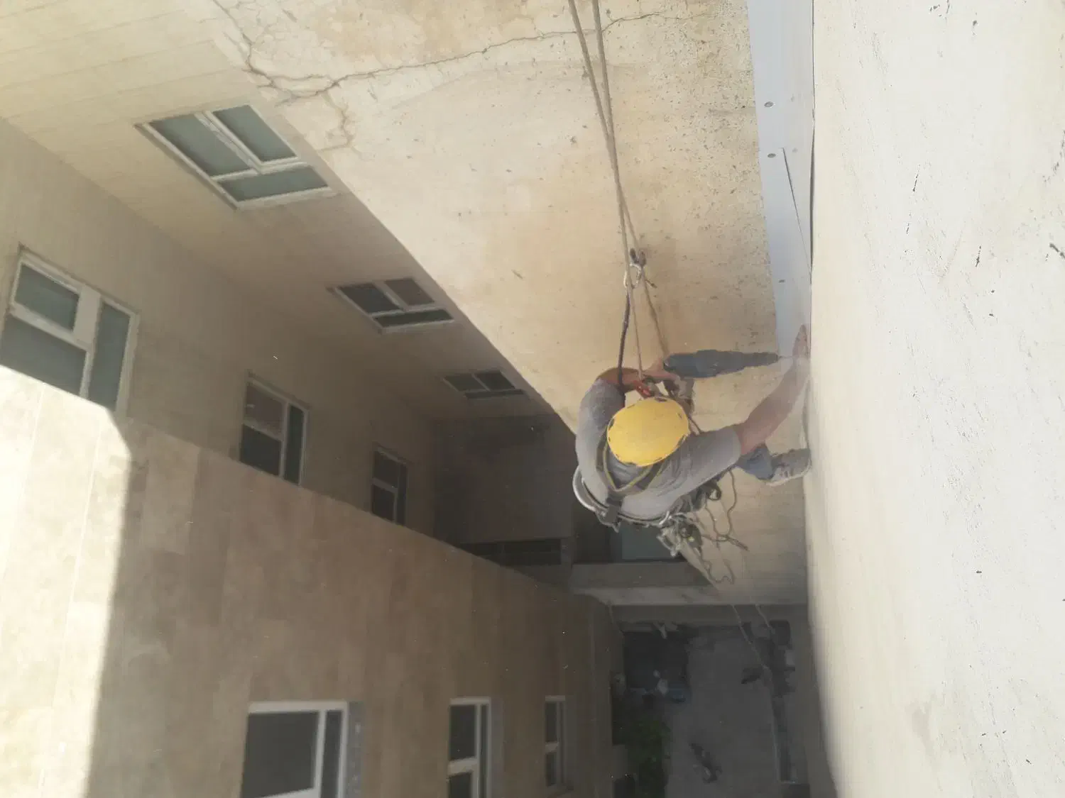 پیچ و رول پلاک نما بدون نیاز به داربست راپل طناب|خدمات پیشه و مهارت|اسلامشهر, باغ فیض|دیوار