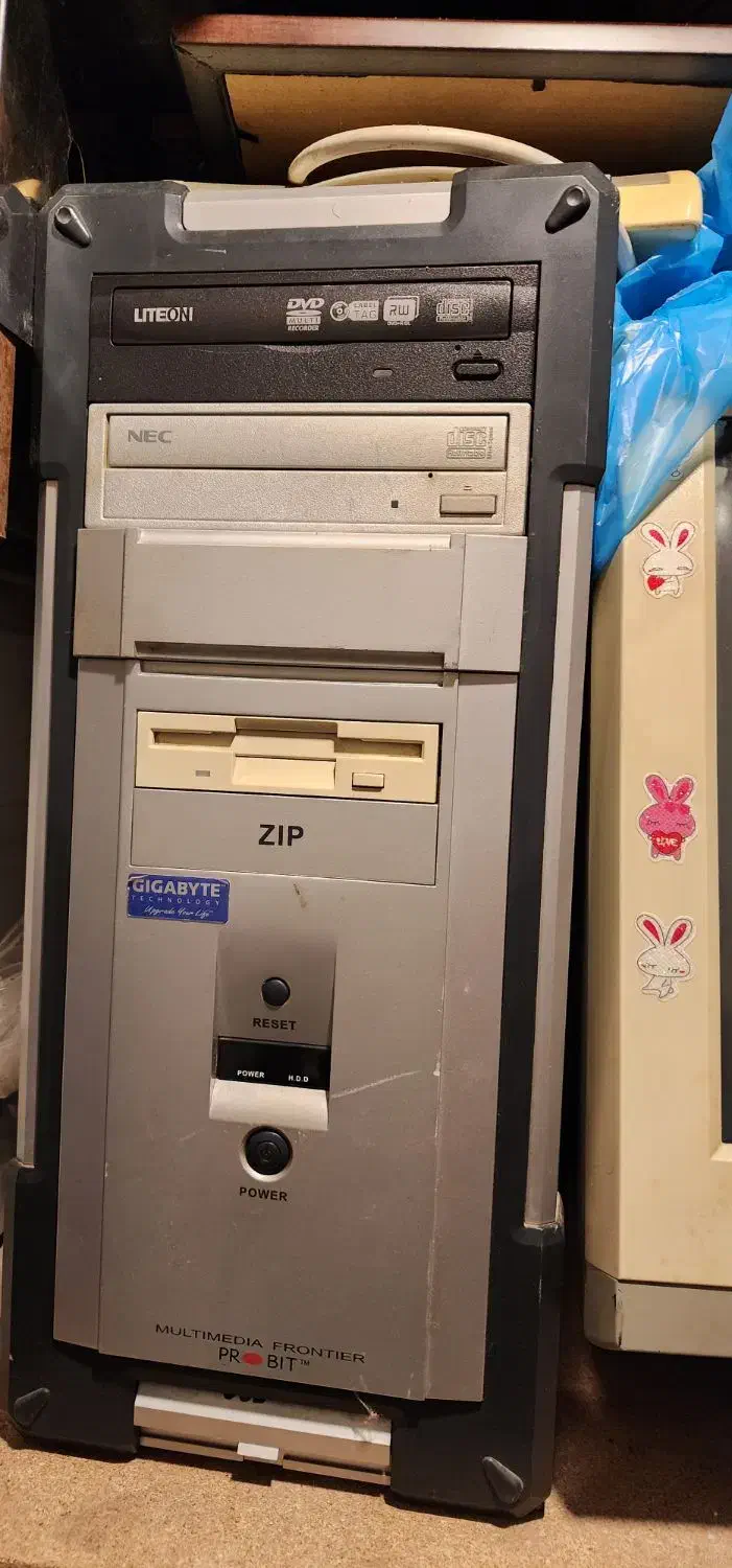 مانیتور وکیس و کی برد|قطعات و لوازم جانبی رایانه|رشت, نیکمرام|دیوار