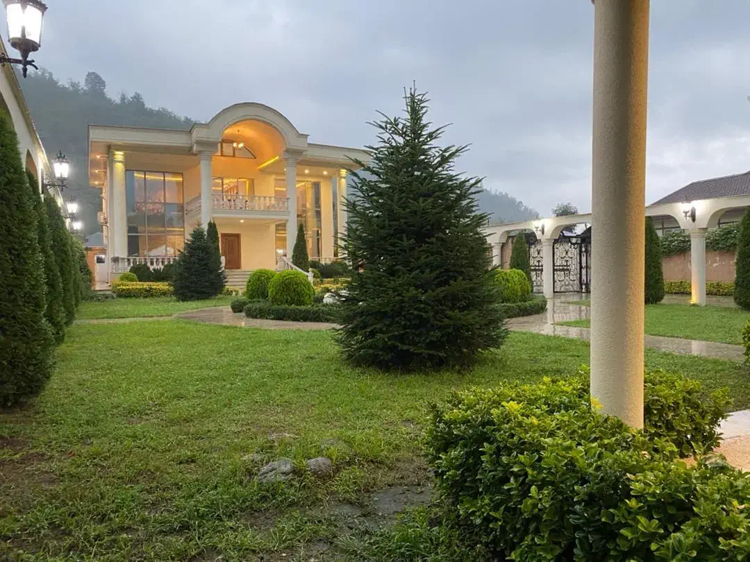 اجاره عمارت لاکچری حیاط دلباز و مدرن ویو جنگل|اجارهٔ کوتاه‌مدت ویلا و باغ|فومن, |دیوار