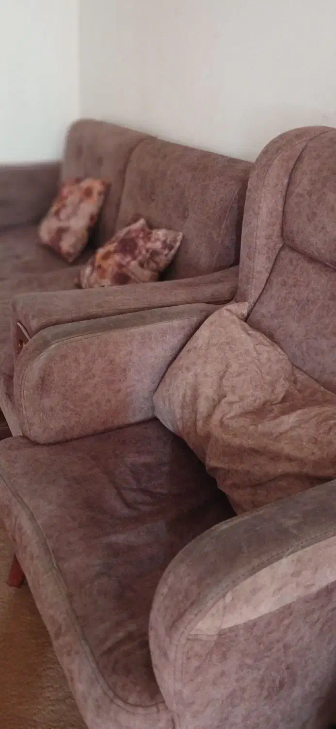 مبل مان هشت نفر با یک جفت قالی|مبلمان خانگی و میز عسلی|ایذه, |دیوار