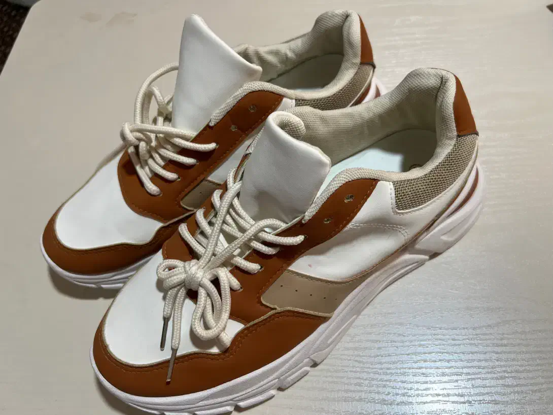 کتانی اورجینال امارات زیر قیمت فوری|کیف، کفش، کمربند|اردبیل, |دیوار