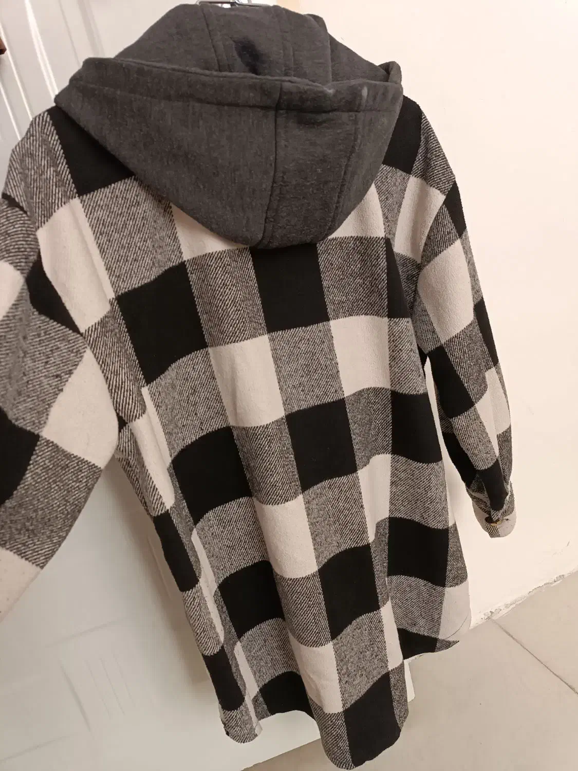 پالتو|لباس|اردبیل, |دیوار