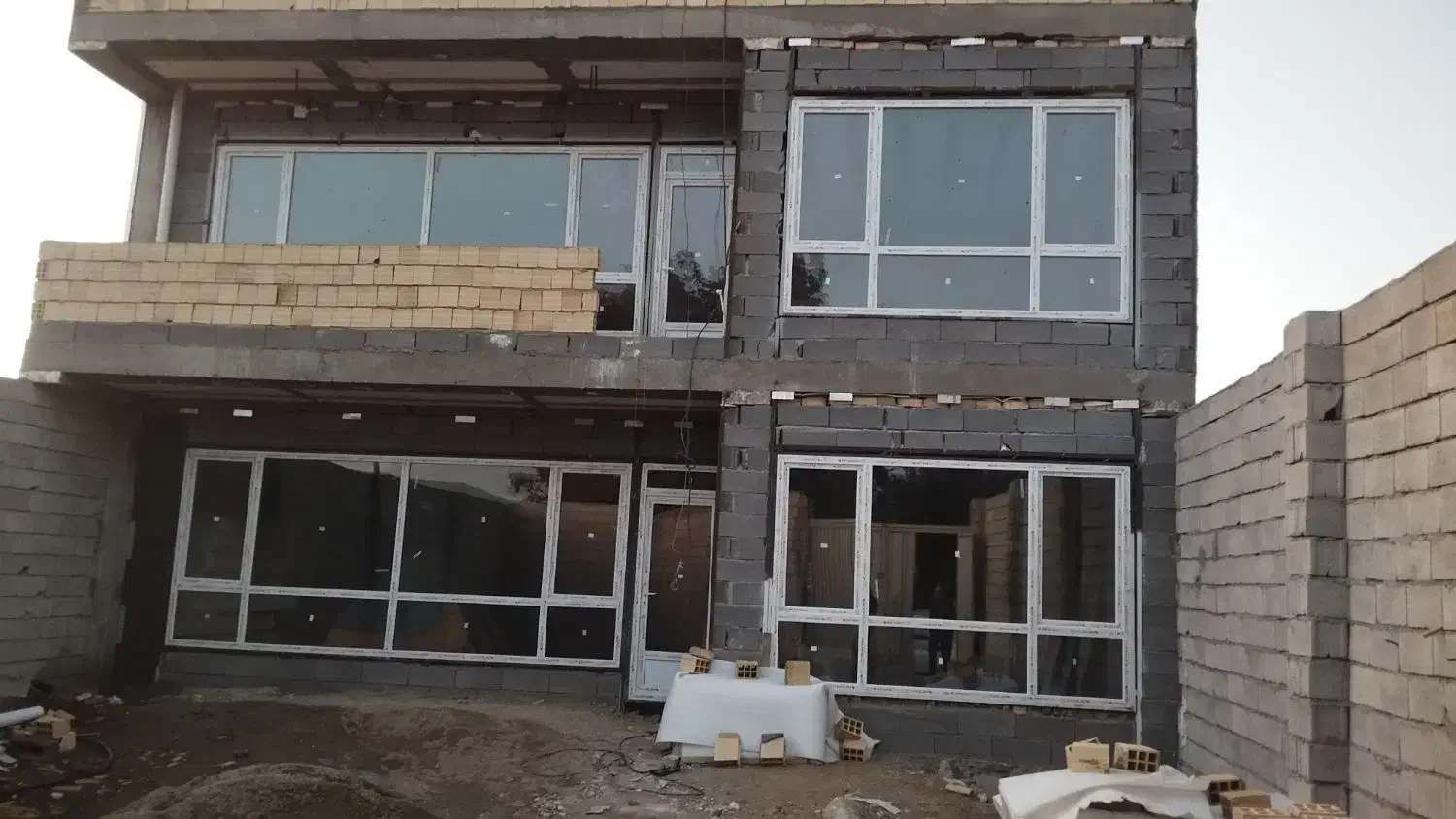 نصاب درب و پنجره های داخلی و ضد سرقت|خدمات پیشه و مهارت|نهاوند, |دیوار