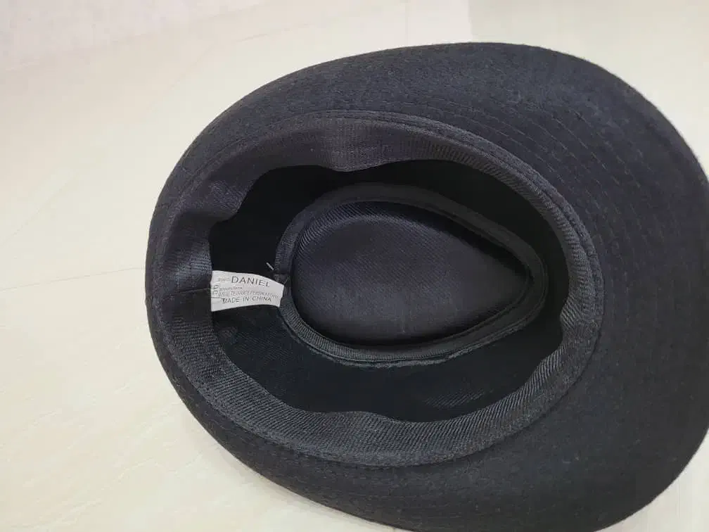 کلاه و وسایل دیگر|لباس|رشت, حمیدیان|دیوار