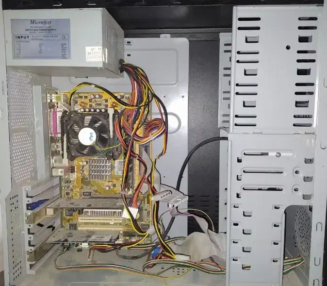 کیس و مانیتور قدیمی|قطعات و لوازم جانبی رایانه|اصفهان, شهرک کاوه|دیوار