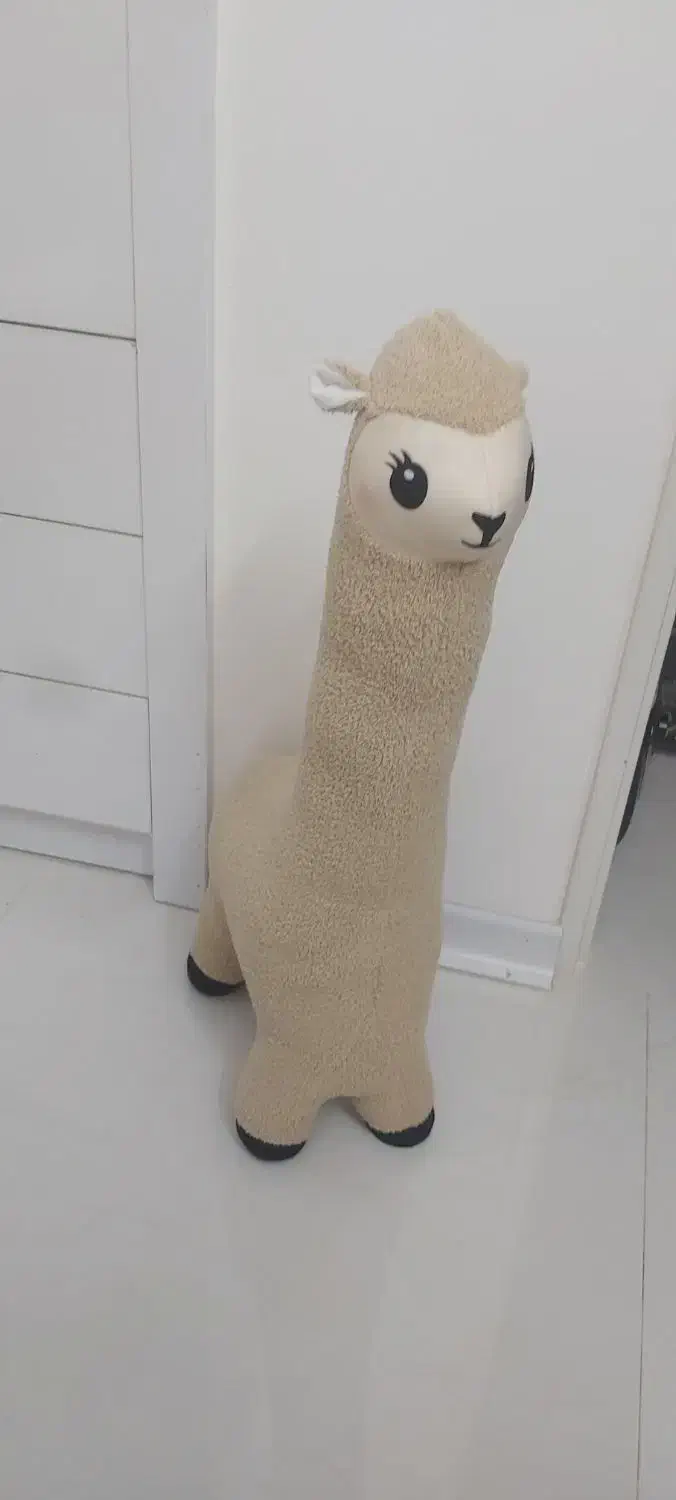 عروسک‌(شتر لاما)|اسباب‌بازی بچه|قم, بنیاد|دیوار