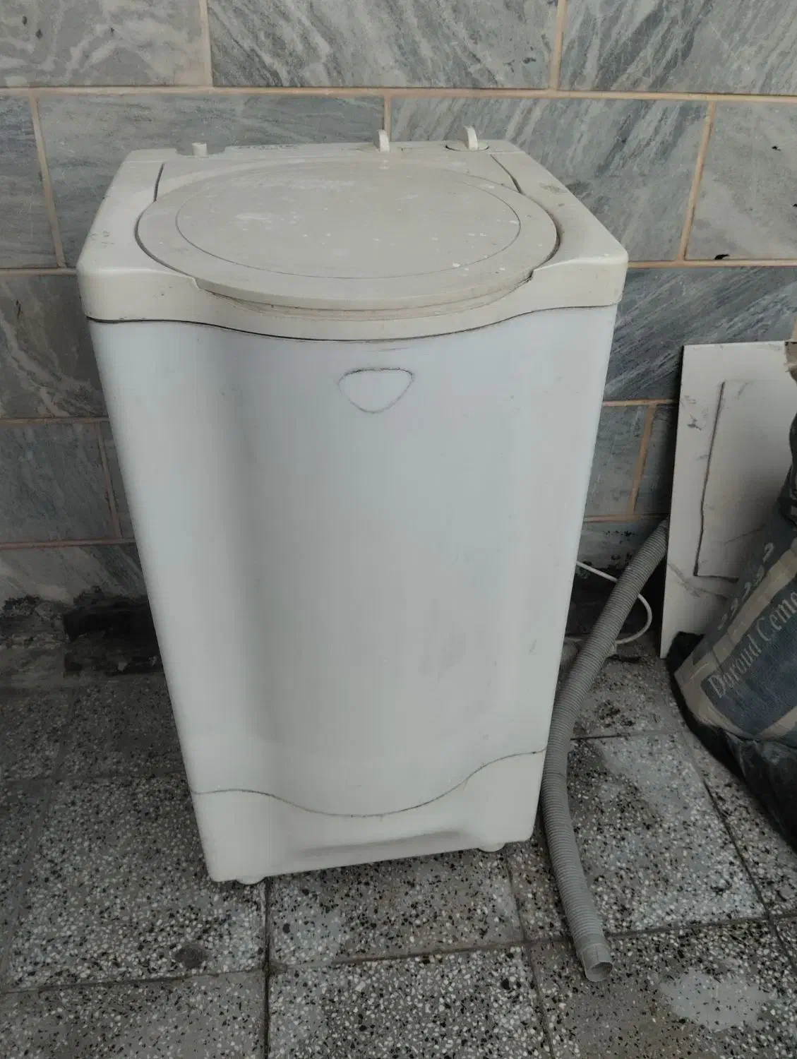 یک عدد ماشین لباسشویی مارک بوش|ماشین لباسشویی و خشککن لباس|بروجرد, |دیوار