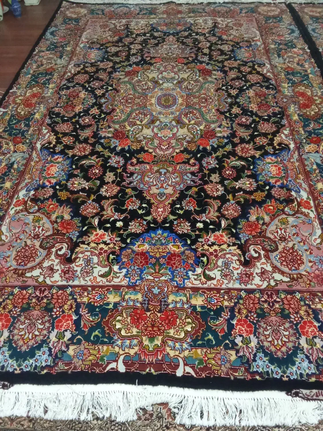 یکجفت فرش دستبافت سالاری ریز ابریشمی|فرش|تبریز, |دیوار