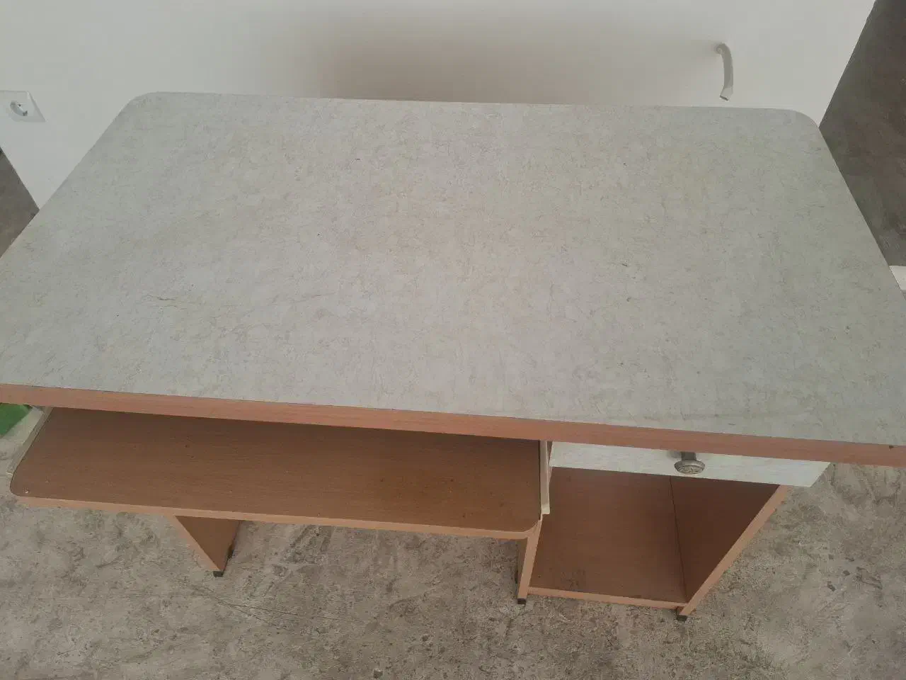 میز کامپیوتر تمیز کارکرده|مبلمان اداری|تبریز, |دیوار