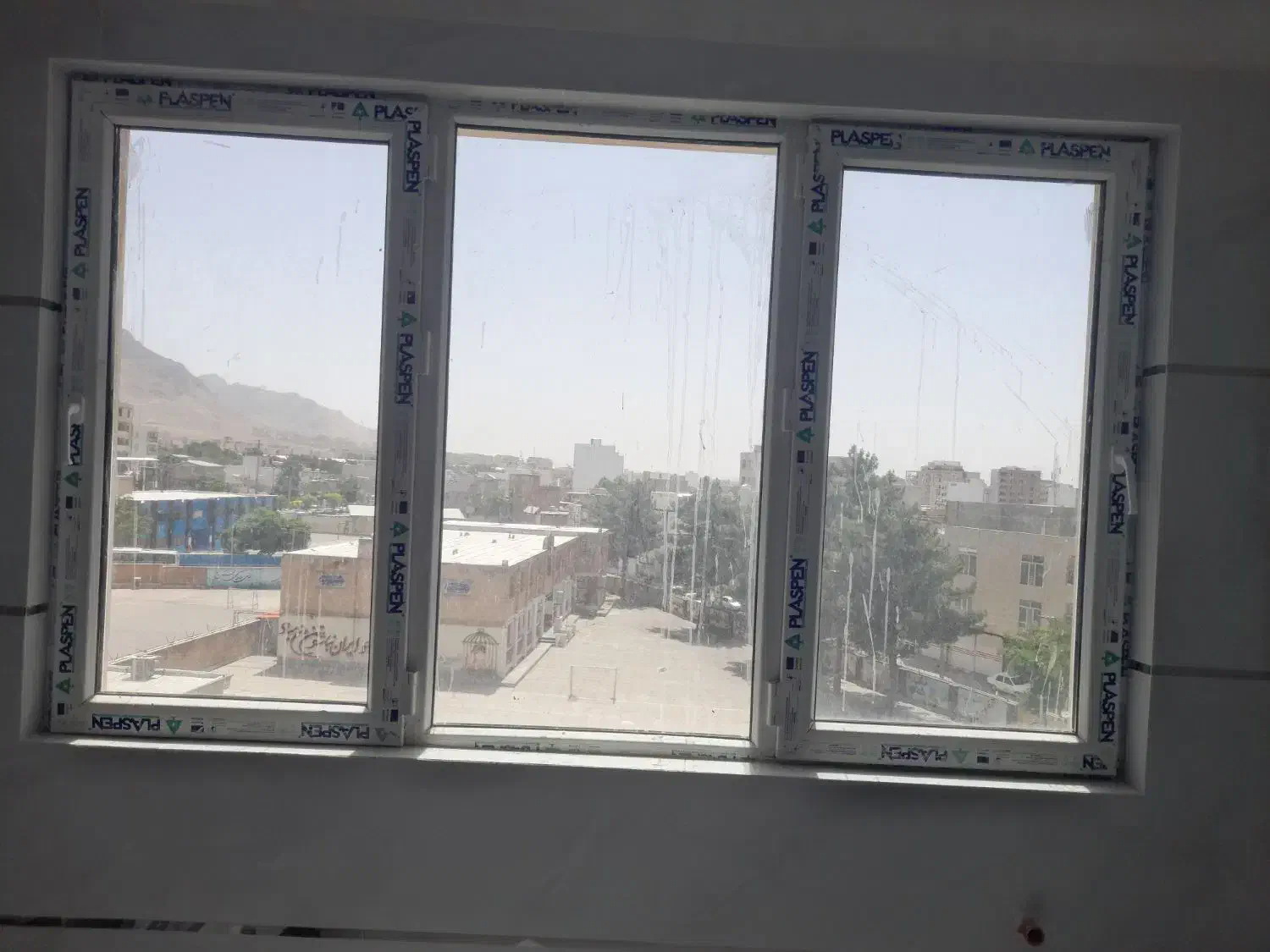 شیشه بری سکوریت upvcتوری|خدمات پیشه و مهارت|کرمانشاه, |دیوار