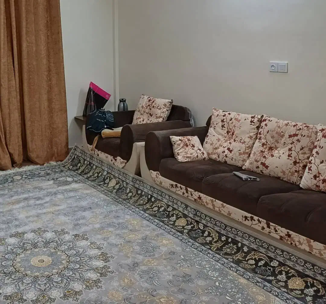 مبل هفت۷نفره راحتی سالم|مبلمان خانگی و میز عسلی|شیراز, بعثت|دیوار