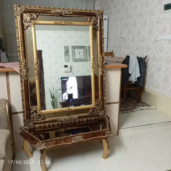 آینه|آینه|مشهد, رستگار|دیوار