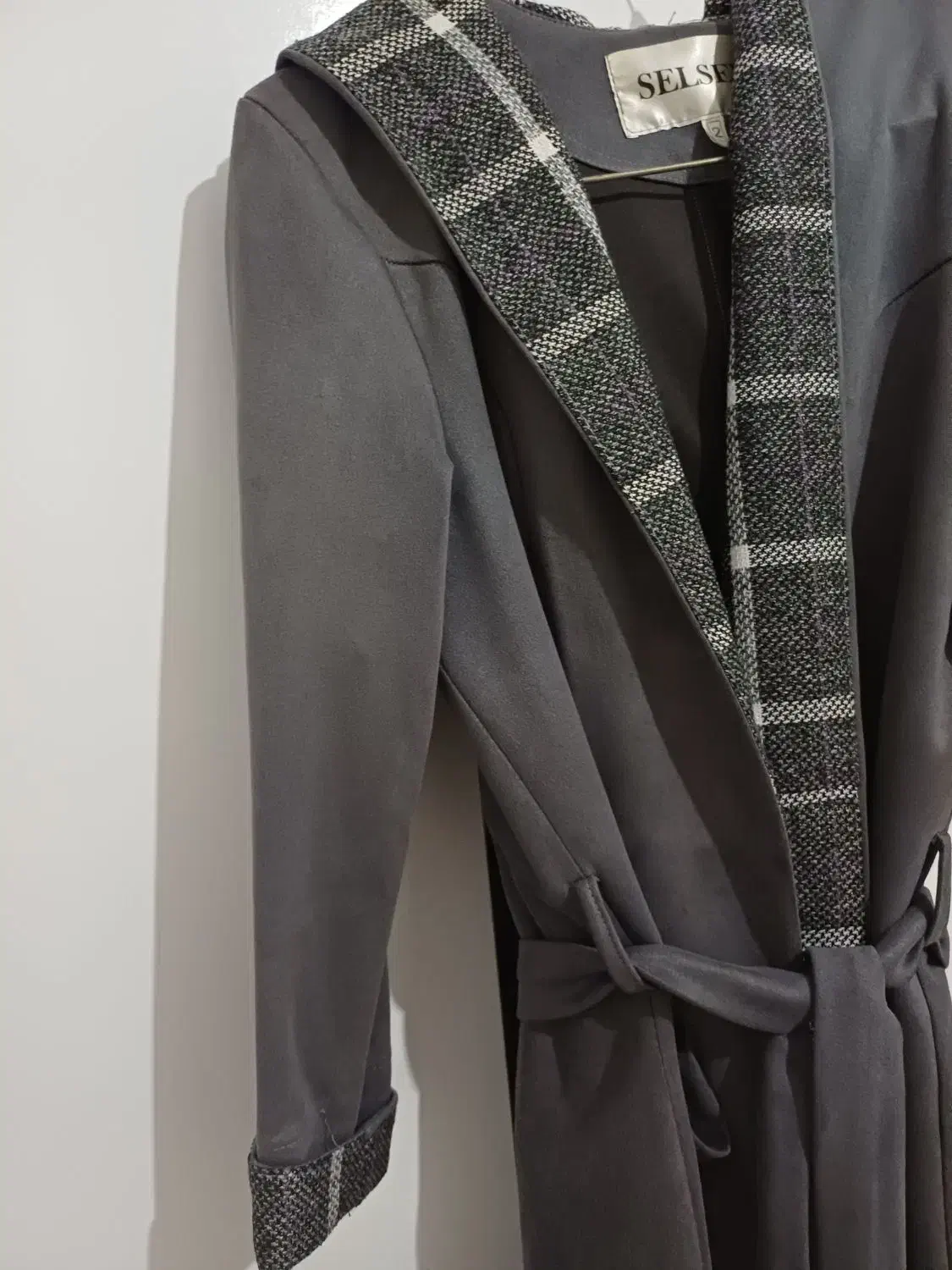 بارونی|لباس|رشت, یخسازی|دیوار