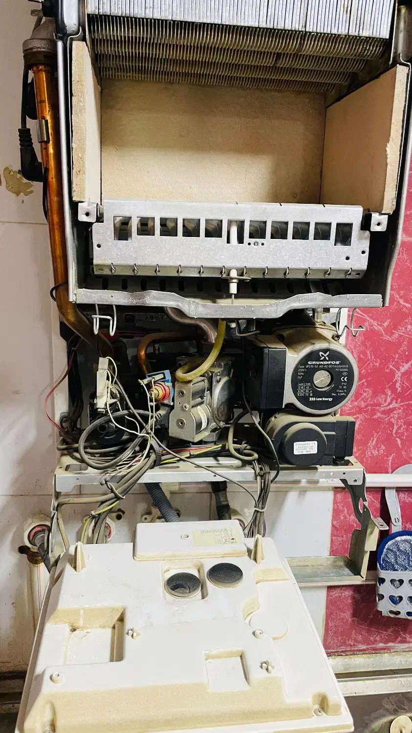 تعمیرات تخصصی پکیج‌ های ایران.بوتان.لورچ|آبگرمکن، پکیج، شوفاژ|مشکین‌دشت, |دیوار