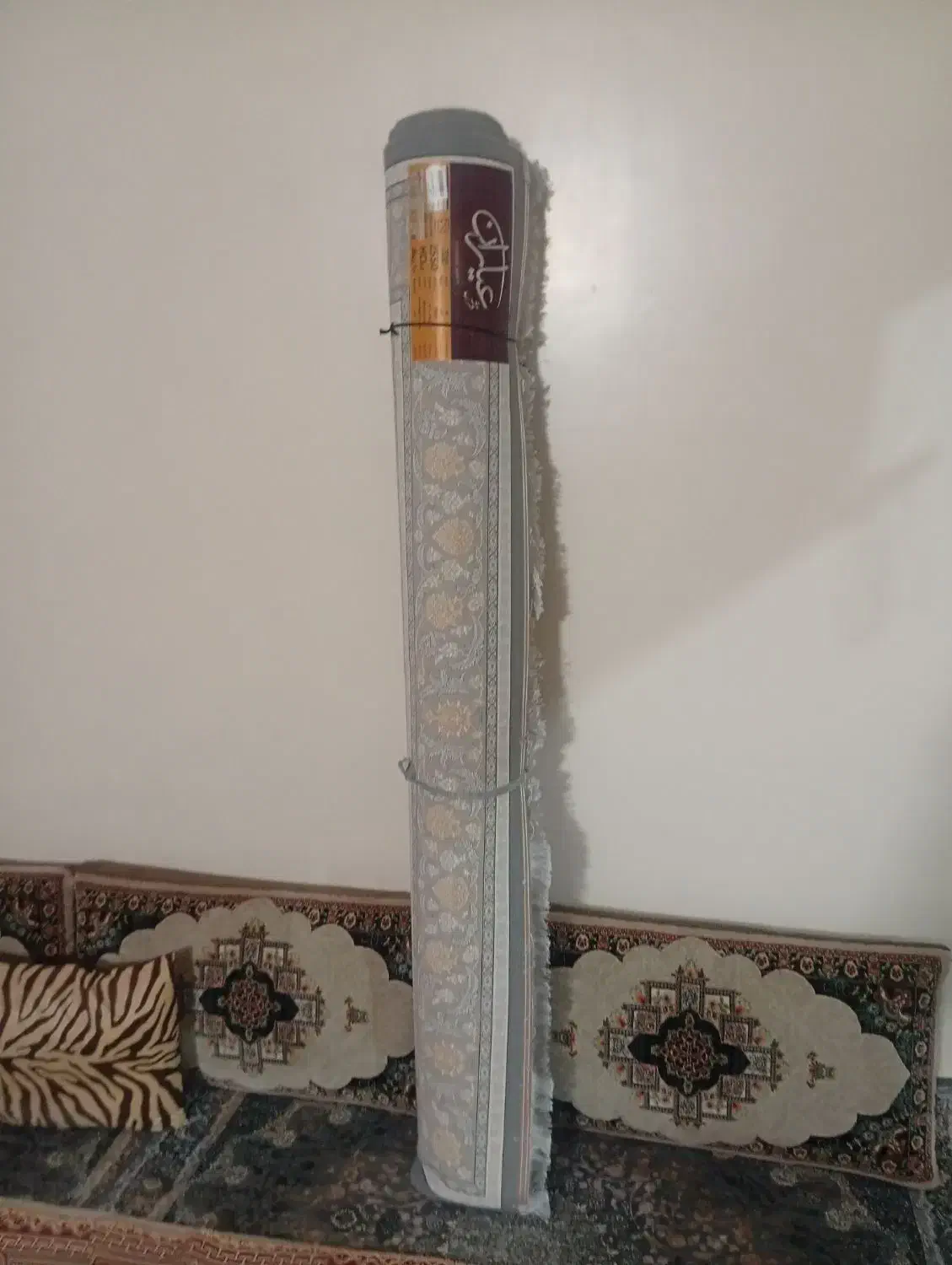 یک عدد فرش ۶ متری ۷۰۰ شانه به فروش می‌رسد|فرش|تربت‌حیدریه, کلاته توکلی|دیوار