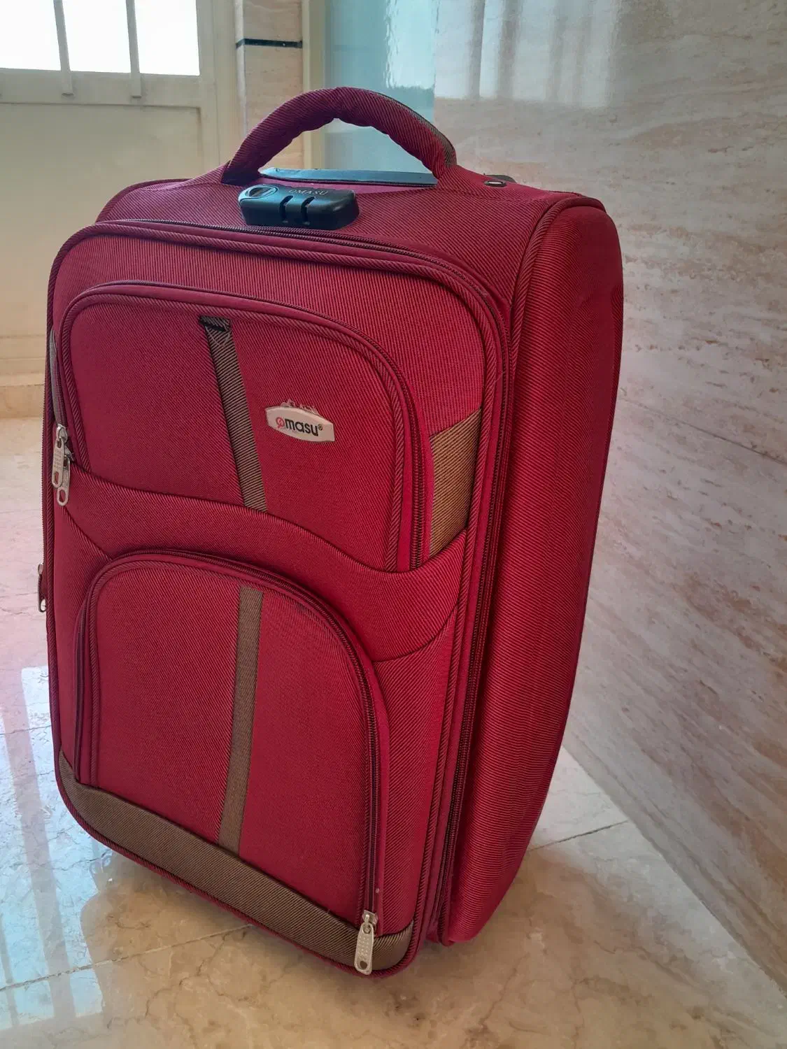 چمدان سایز کوچیک|کیف، کفش، کمربند|برخوار, |دیوار