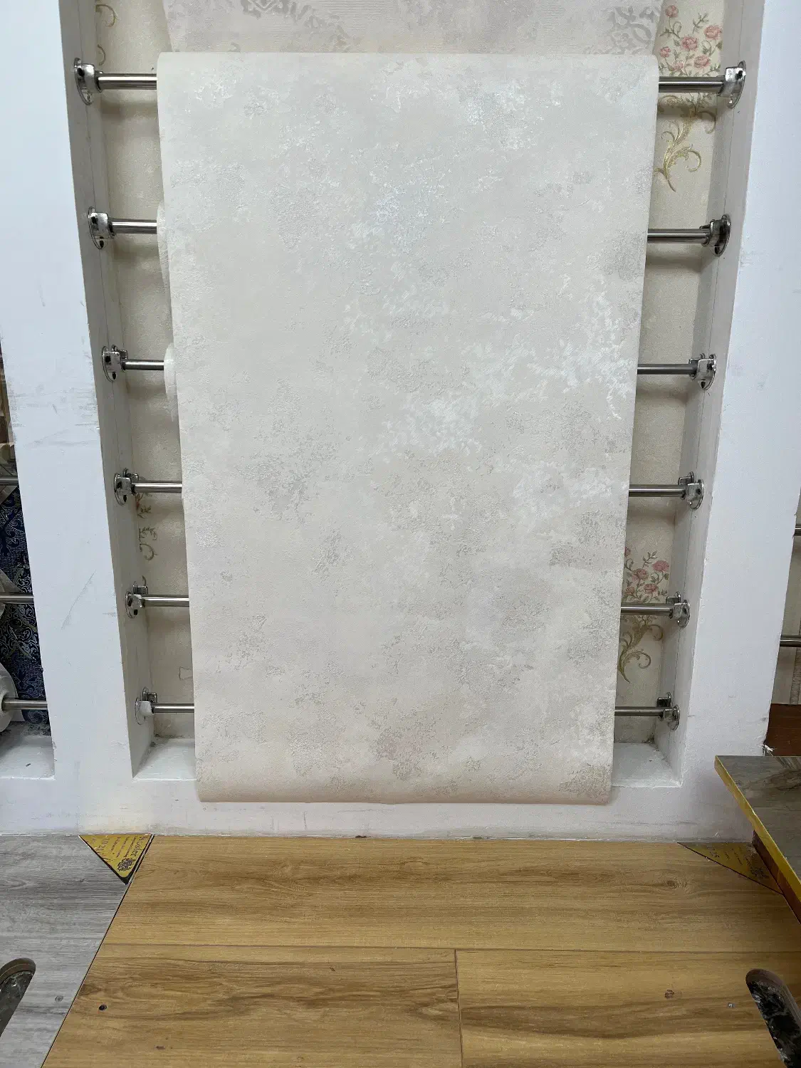 کاغذ دیواری و پارکت مستقیم و بدون واسطه از انبار|خدمات پیشه و مهارت|تبریز, |دیوار