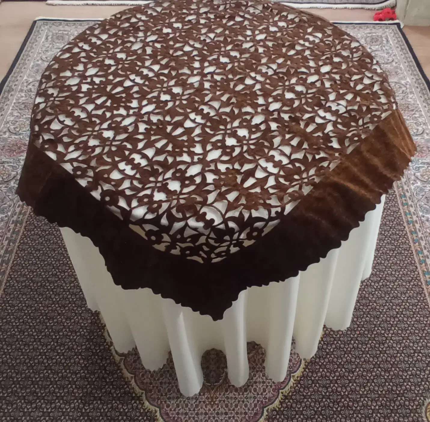 میز گرد|میز و صندلی غذاخوری|خوی, |دیوار