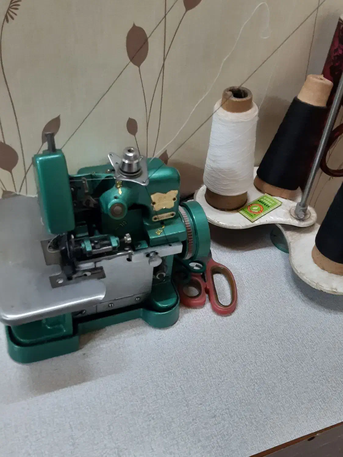 سر دوز پروانه با میز و با دو رنگ دوک|چرخ خیاطی و ریسندگی|محمودآباد, |دیوار