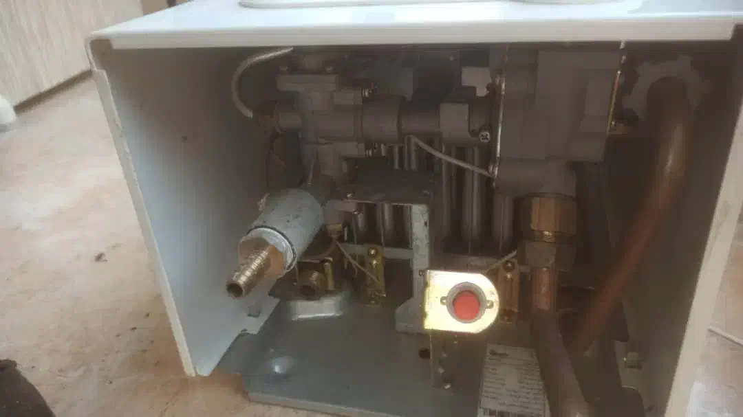 ابگرمکن دیواری بوتان فروش یا معاوضه با ابگرمکن ۱۸|آبگرمکن، پکیج، شوفاژ|لاهیجان, گلستان|دیوار