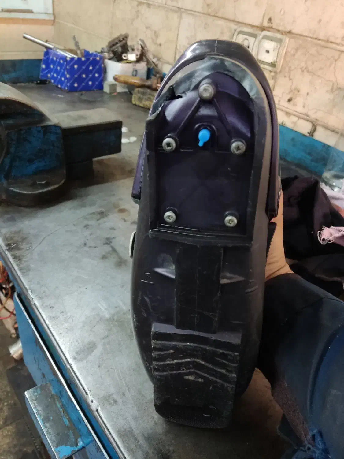 کفش اسکی|ورزشهای زمستانی|ری, شهادت|دیوار