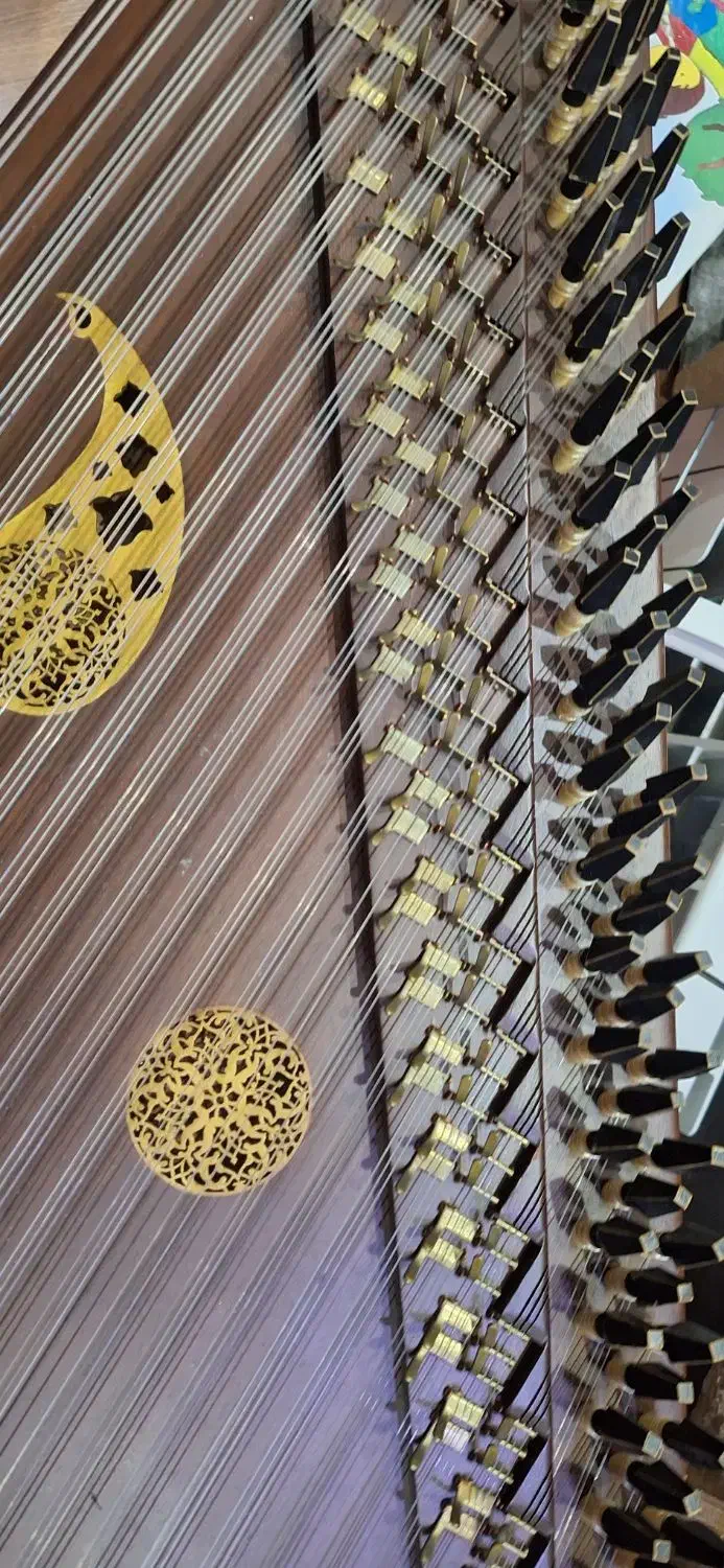 ساز قانون|سازهای سنتی|اصفهان, ملاصدرا|دیوار