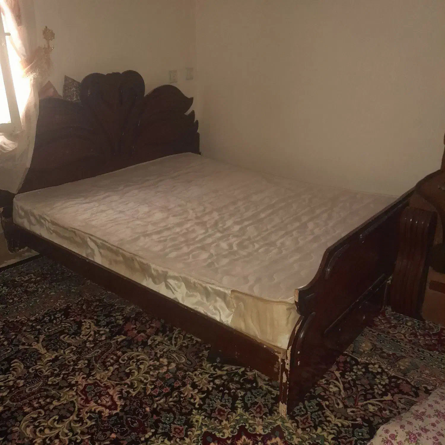 تختخواب باتشک فنری صحیح وسالم ۲میلیون پانصد|تخت و سرویس خواب|زرند, |دیوار