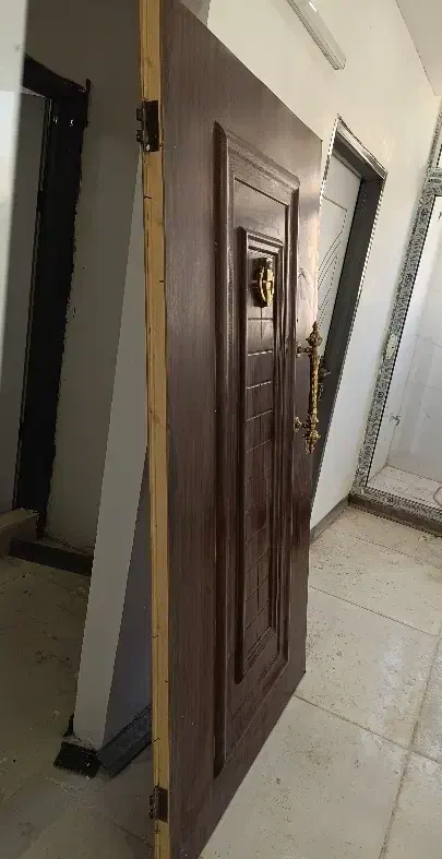 تعدادیی سرامیک و درب ورودی|مصالح و تجهیزات ساختمان|شاهینشهر, مخابرات (شهید بهشتی)|دیوار