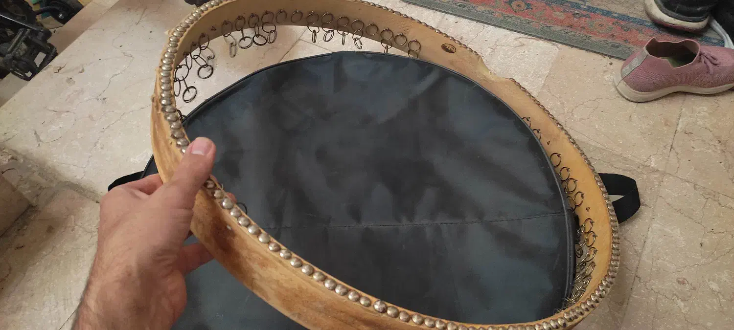 دف دو عدد|سازهای سنتی|اصفهان, قلعه طبره|دیوار