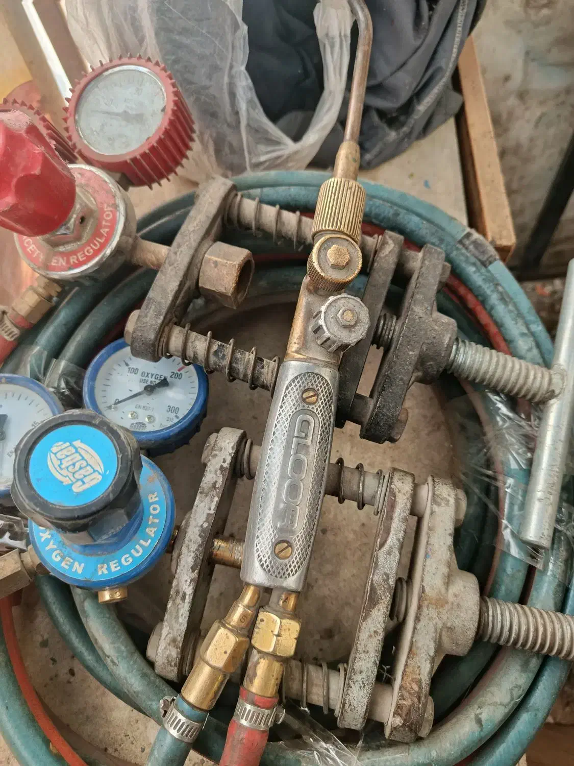 کپسکپسول اکسیژن و اسیتیلن|ابزارآلات|شهریار, رضی آباد بالا|دیوار