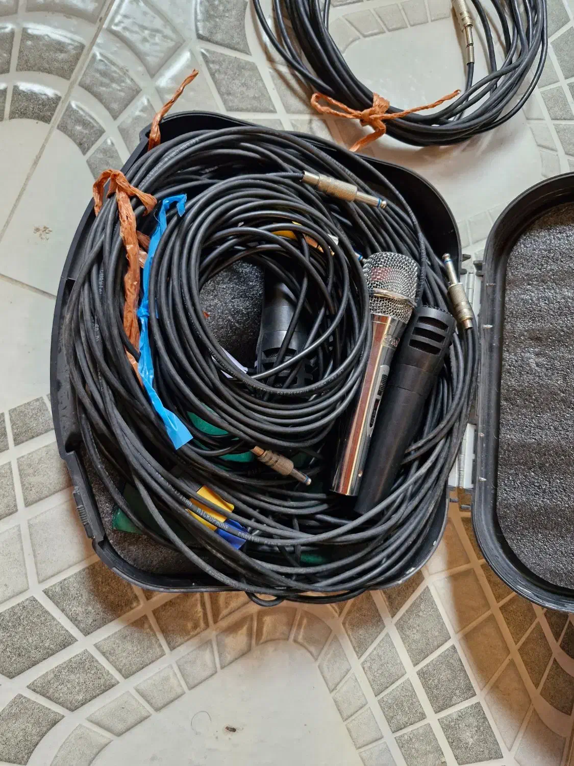 تعدادی باند و آمپلی فایر و میکروفون و پایه|صوتی و تصویری|درگهان, |دیوار