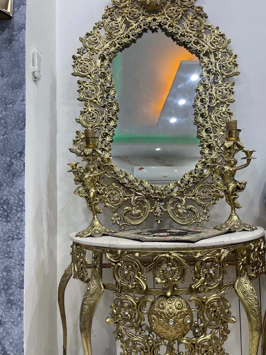 آینه وشمعدان|آینه|پردیس, فاز ۲|دیوار