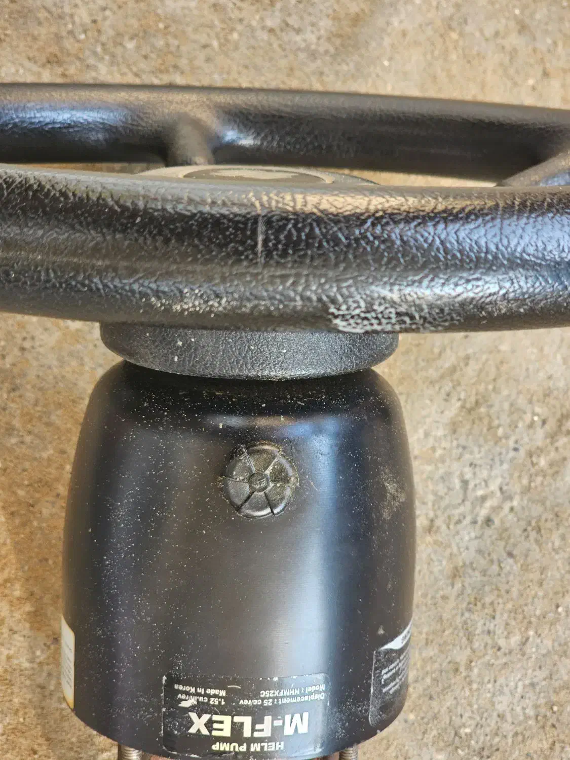 پمپ هیدرولیک. ۳۵۰ ای .مارک ام فلس سالم تر وتمیز|قطعات یدکی و لوازم جانبی|بند زرک, |دیوار