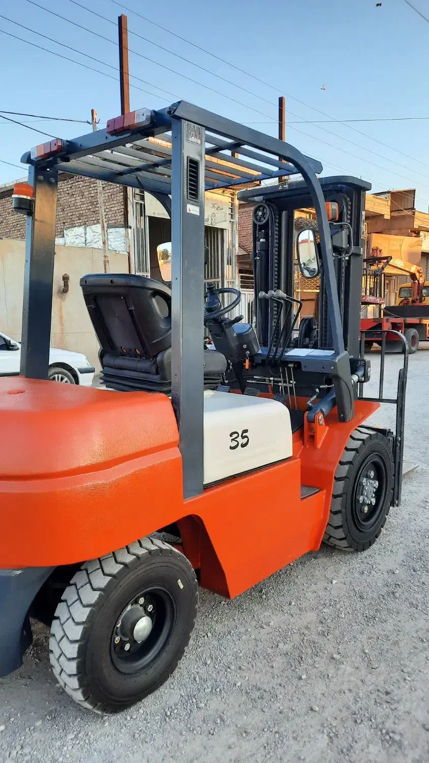 لیفتراک   قیمت توافقی|خودرو سنگین|جلفا, |دیوار