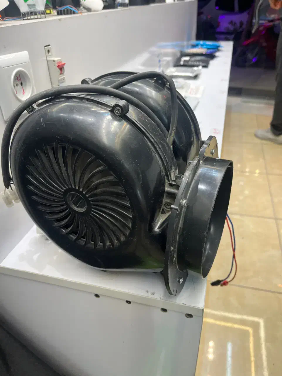 جت فن حلزونی|پنکه و تصفیه‌کنندهٔ هوا|نیشابور, دارایی|دیوار