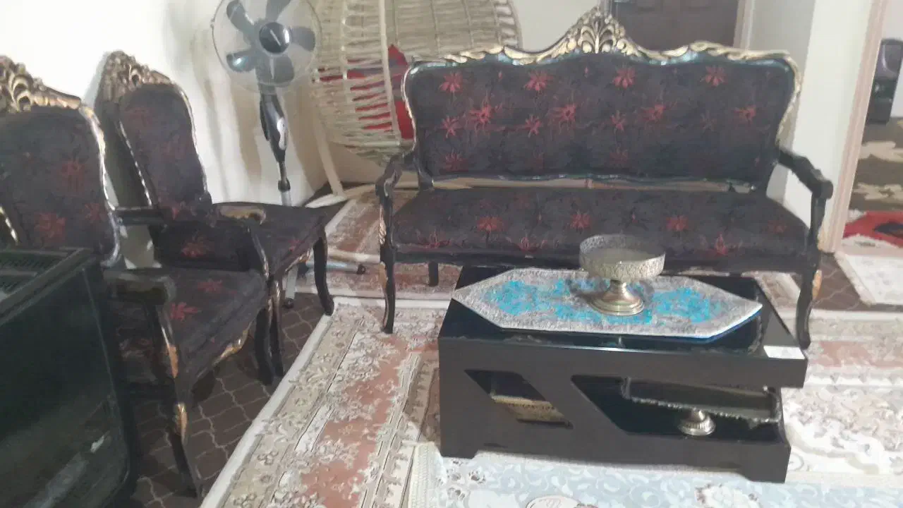 تعدادی وسایل خانه|مبلمان خانگی و میز عسلی|نمین, |دیوار