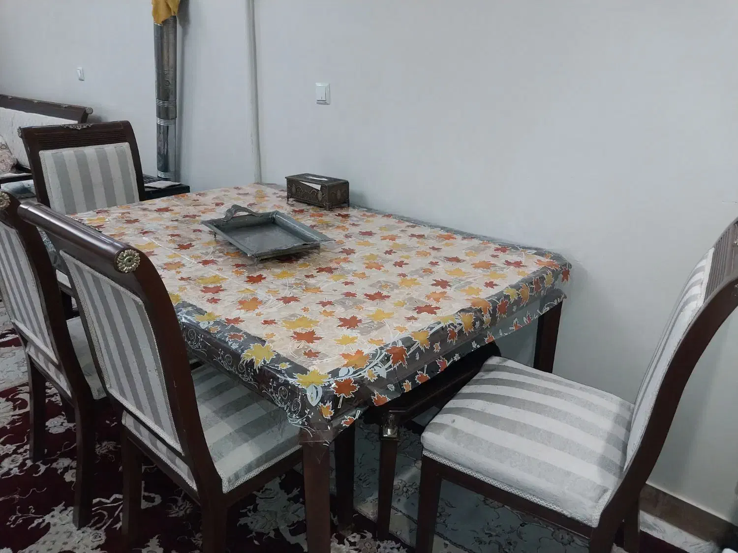 میزناهار ۶نفر همراه با ۶ عدد صندلی|میز و صندلی غذاخوری|تهران, والفجر (افسریه)|دیوار