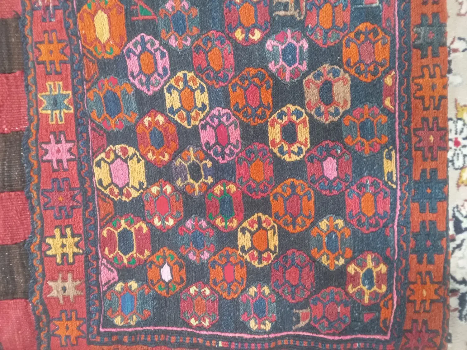 خورجین  کهنه|کلکسیون اشیاء عتیقه|میانه, |دیوار