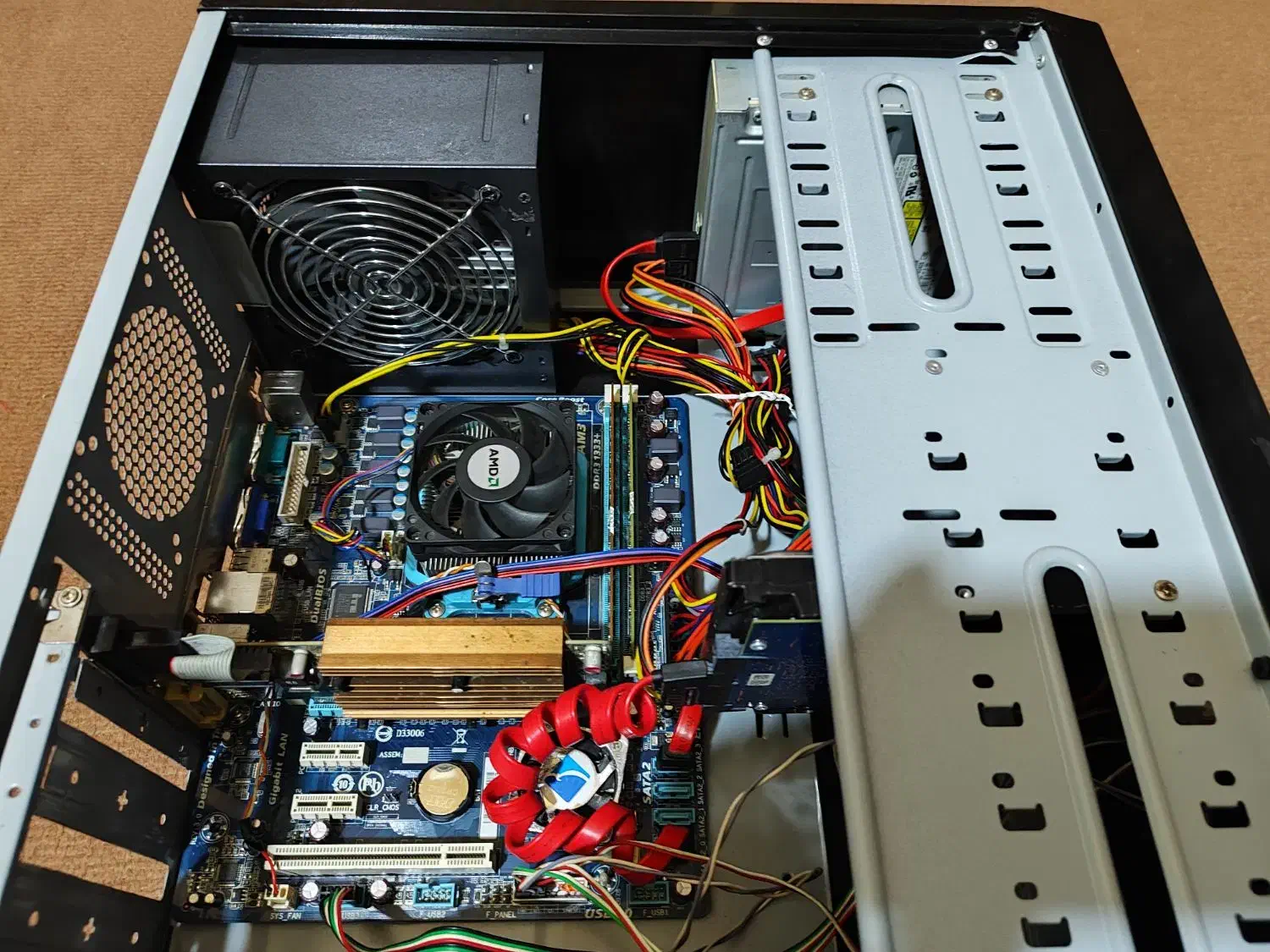 کیس ۲هسته با رم ۸ ddr3 هارد ۵۰۰ و گرافیک ۱|رایانه رومیزی|چالوس, |دیوار