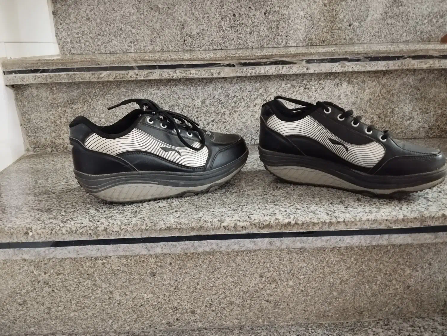 کفش|کیف، کفش، کمربند|سمنان, |دیوار