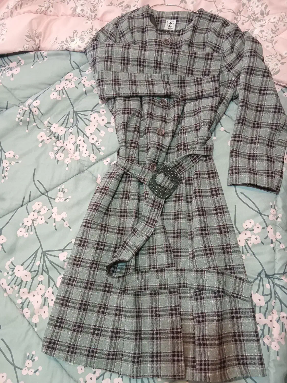 بارونی زیبا|لباس|پردیس, فاز ۳|دیوار