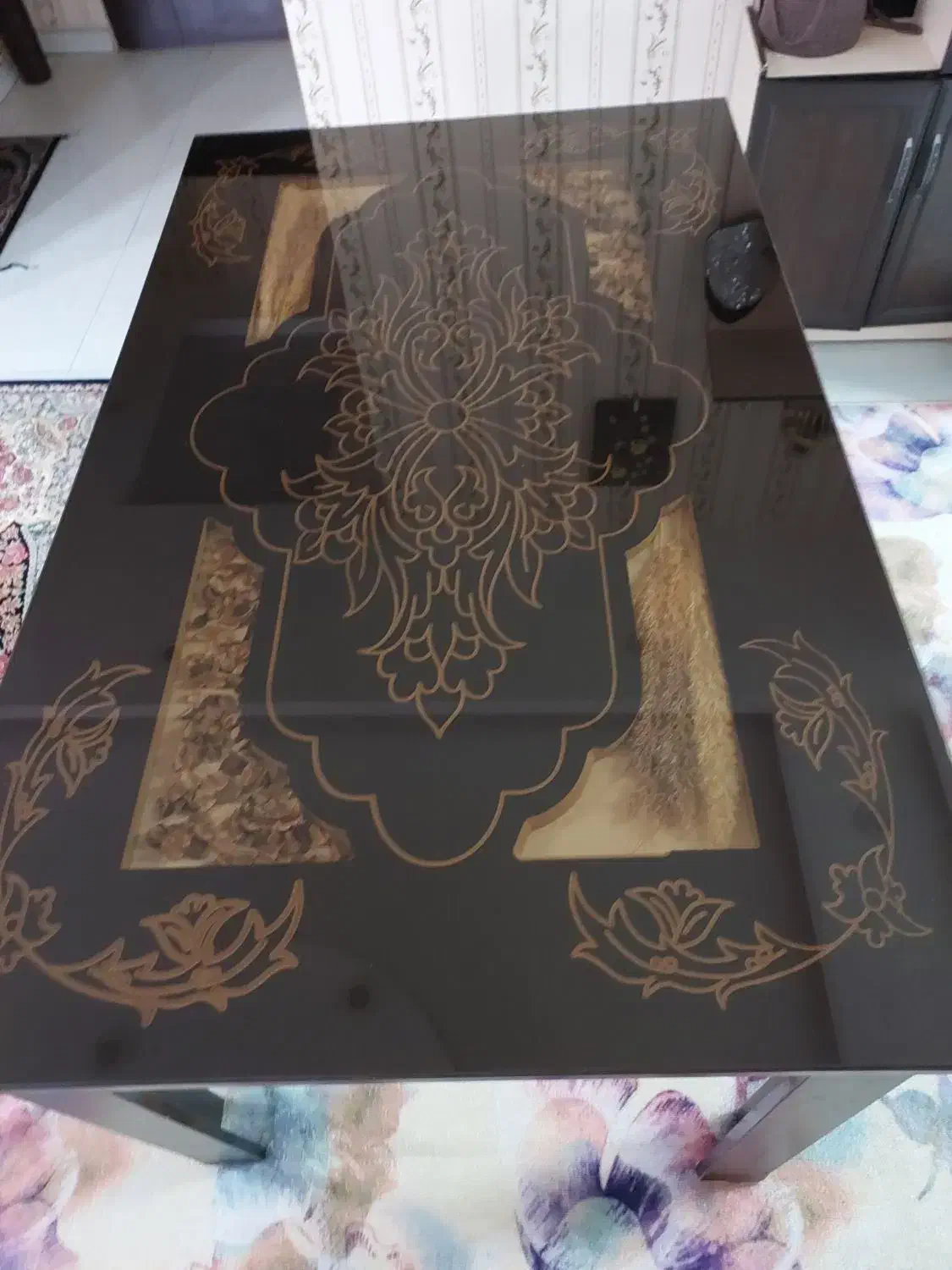 میز چوبی با رویه شیشه ۵میلی ۱۵۰×۹۰ و ارتفاع ۸۰|میز و صندلی غذاخوری|فولادشهر, C5|دیوار