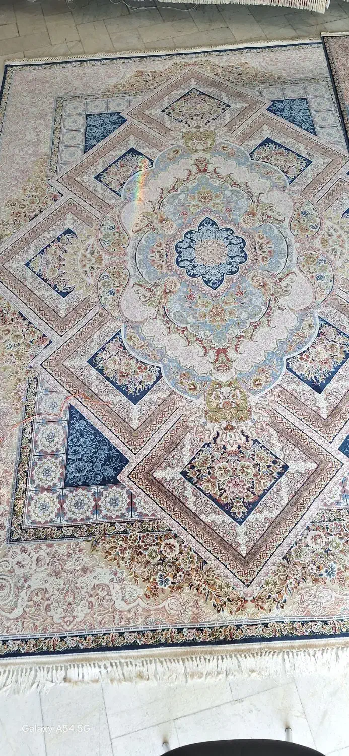 فرش ۱۰۰۰‌شانه تراکم ۳۰۰۰تمام نخ در حد نو|فرش|تهران, تهرانسر شمالی|دیوار
