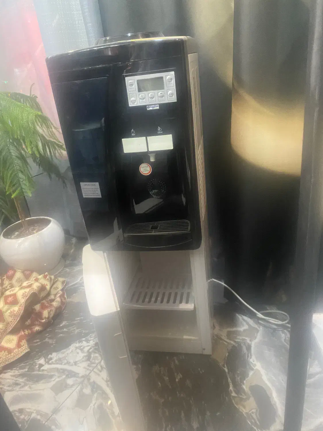 ابسرد کن یخچالدار بسیار تمیز|آب‌سردکن و تصفیه آب|کرج, حصارک بالا|دیوار