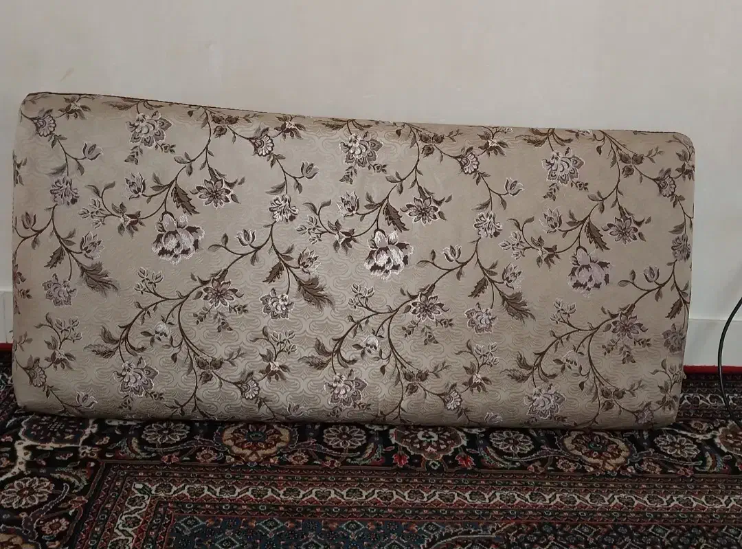 یک جفت پشتی سالم ودرحد نو|پشتی|بروجرد, |دیوار