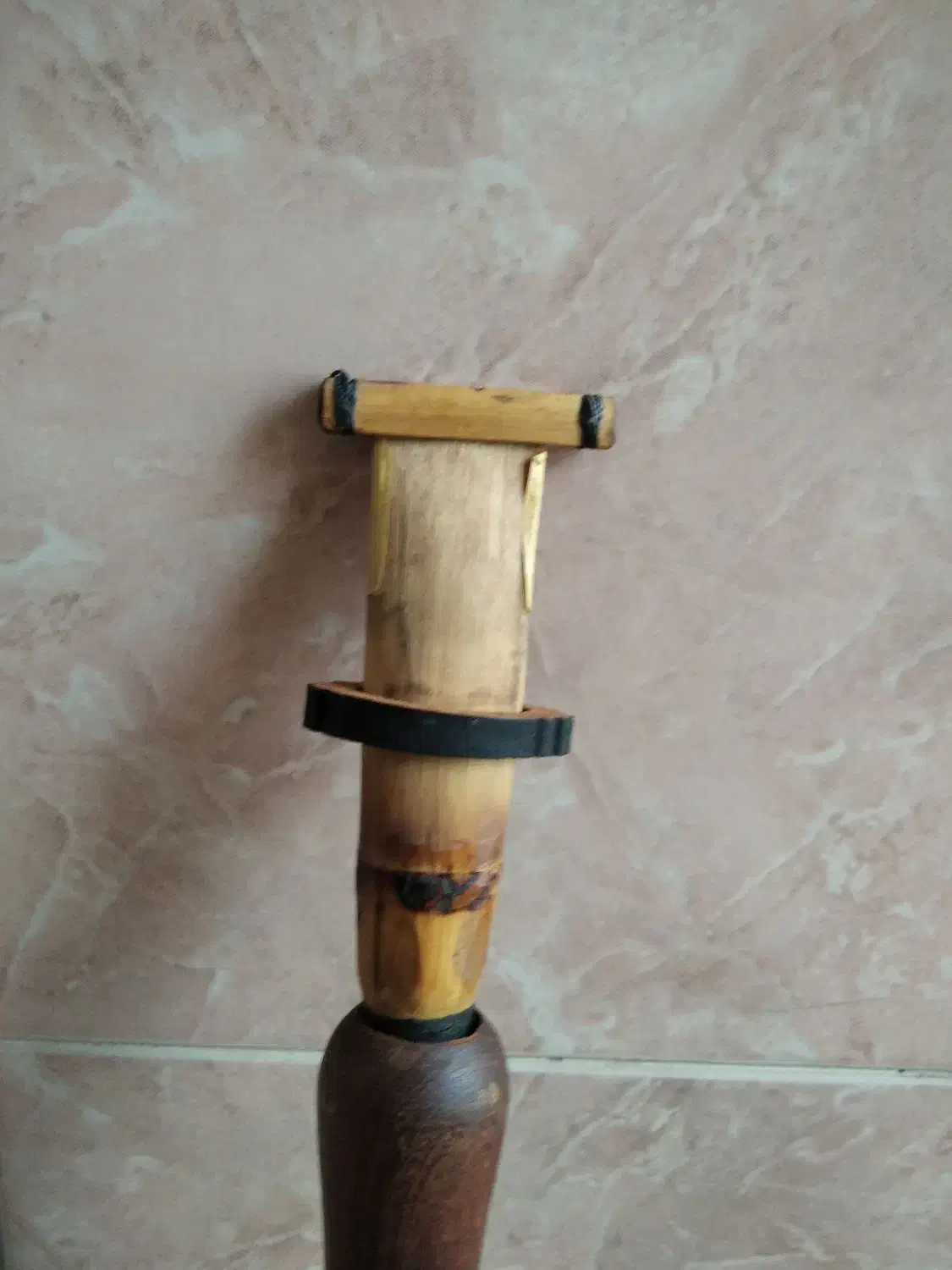 دودوک یا بالابان|سازهای بادی|شیراز, قلعه نو|دیوار