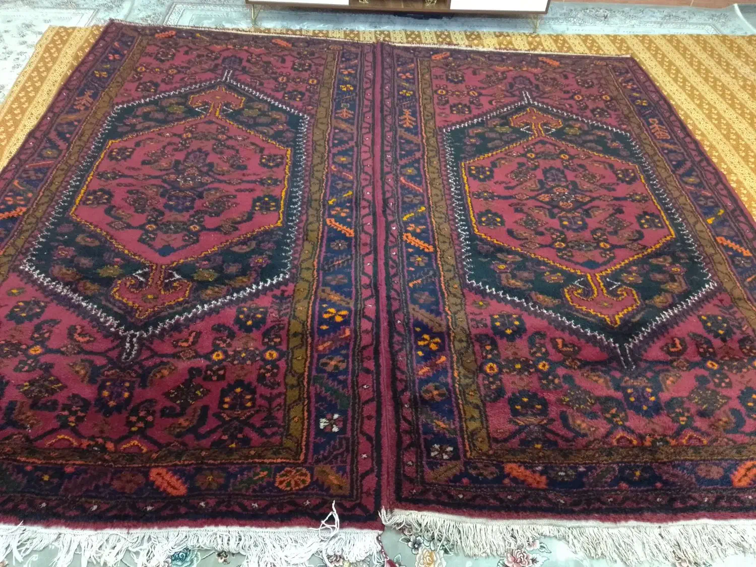 فرش دستباف جفت نو|فرش|گلستان (تهران), |دیوار