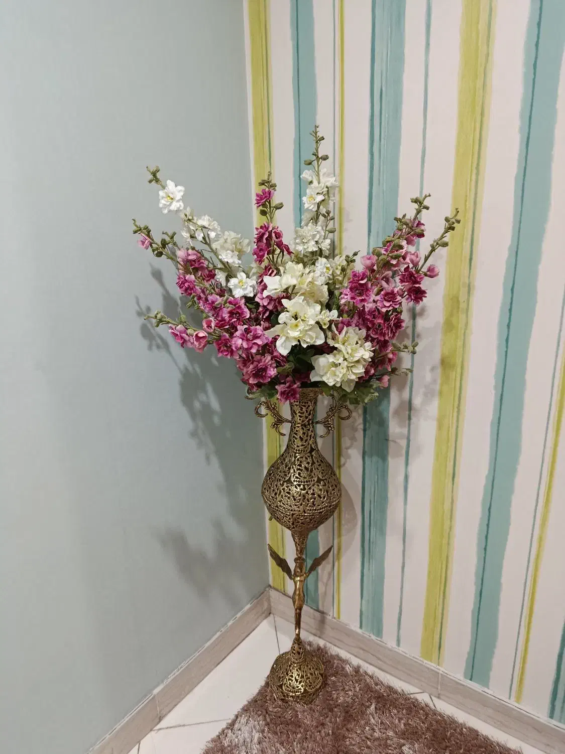 گل (گلد کیش)و گلدان برنز|گل مصنوعی|ری, فیروزآبادی|دیوار